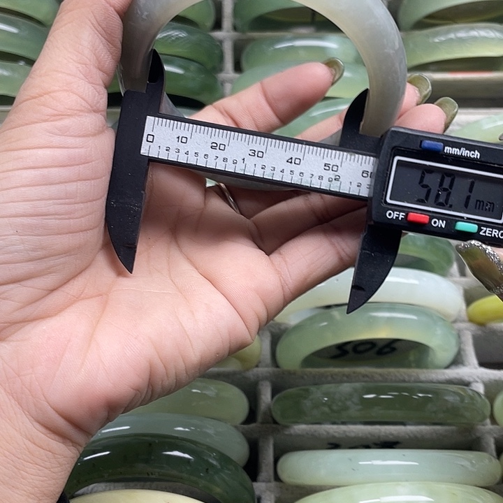 蛇纹石玉未镶嵌手镯316