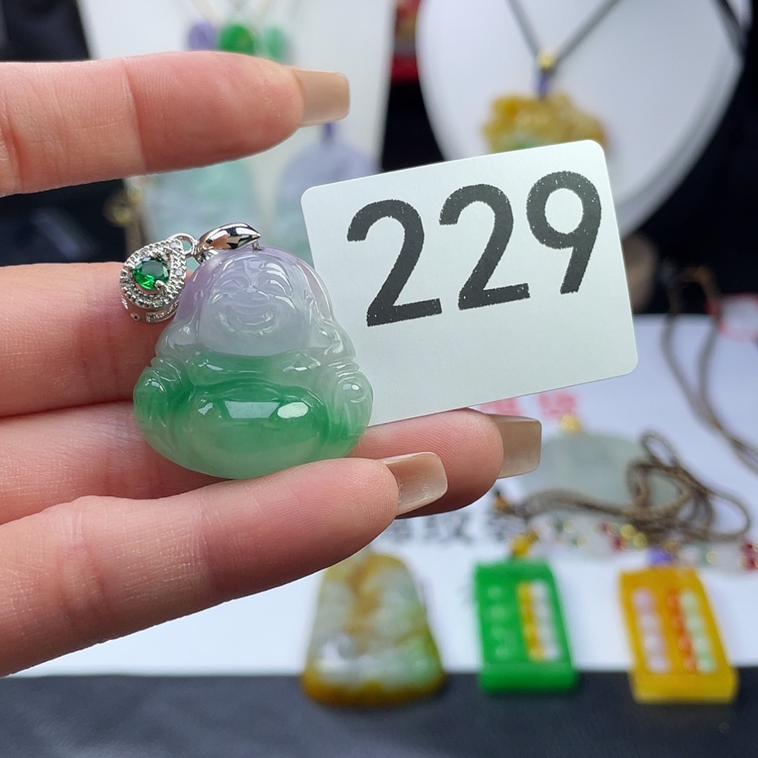 翡翠未镶嵌吊坠(赠链)