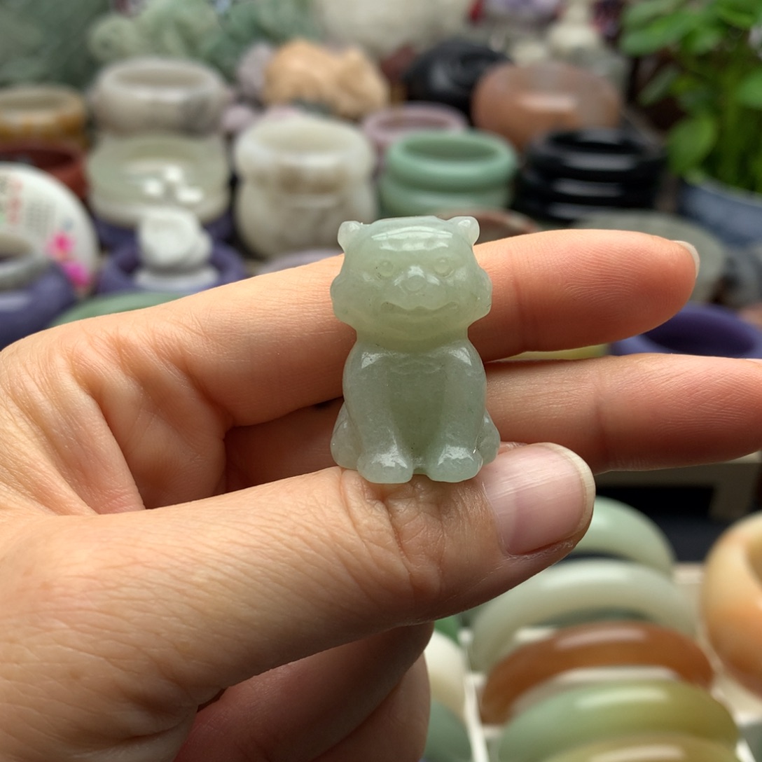 石英岩玉未镶嵌手镯小老虎