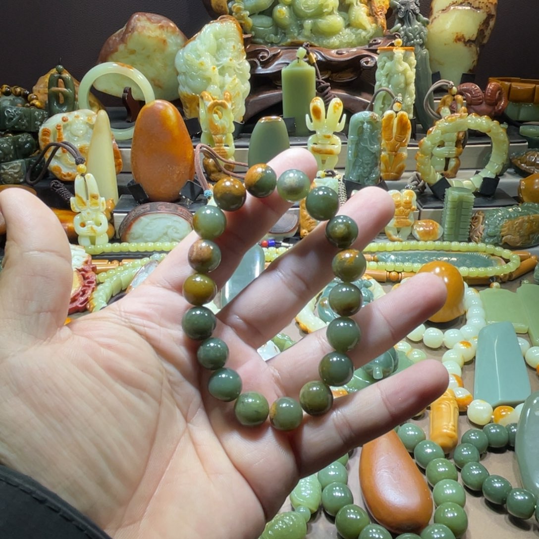 透闪石质玉未镶嵌珠宝奇石