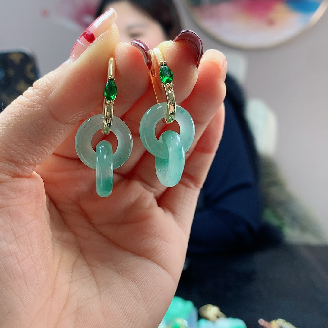 【闪购商品】石英质玉耳钉未镶嵌