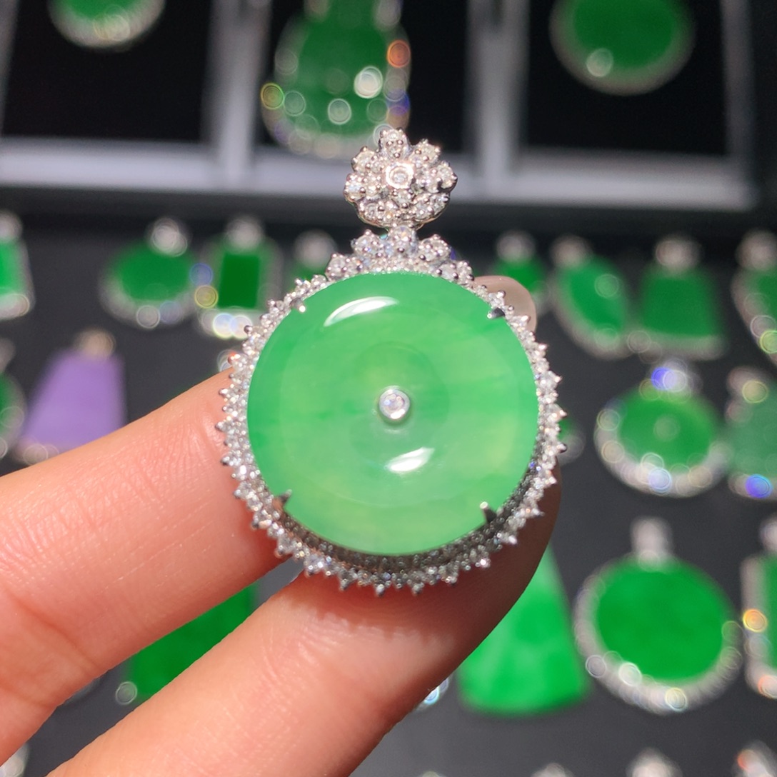 翡翠颈饰18K金镶嵌翡翠