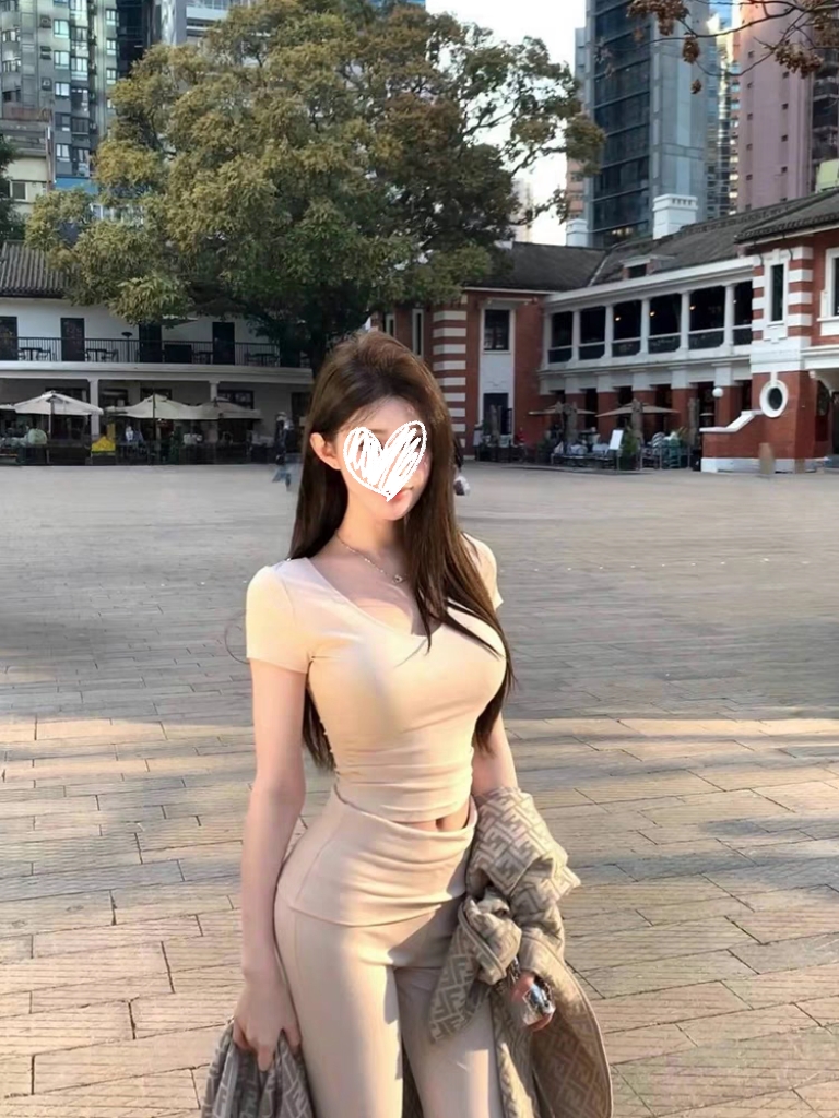 早安可可|嗲嗲小姐 修身收腰短袖T恤套装女低腰喇叭裤气质两件套