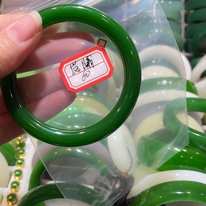 和田玉未镶嵌手镯