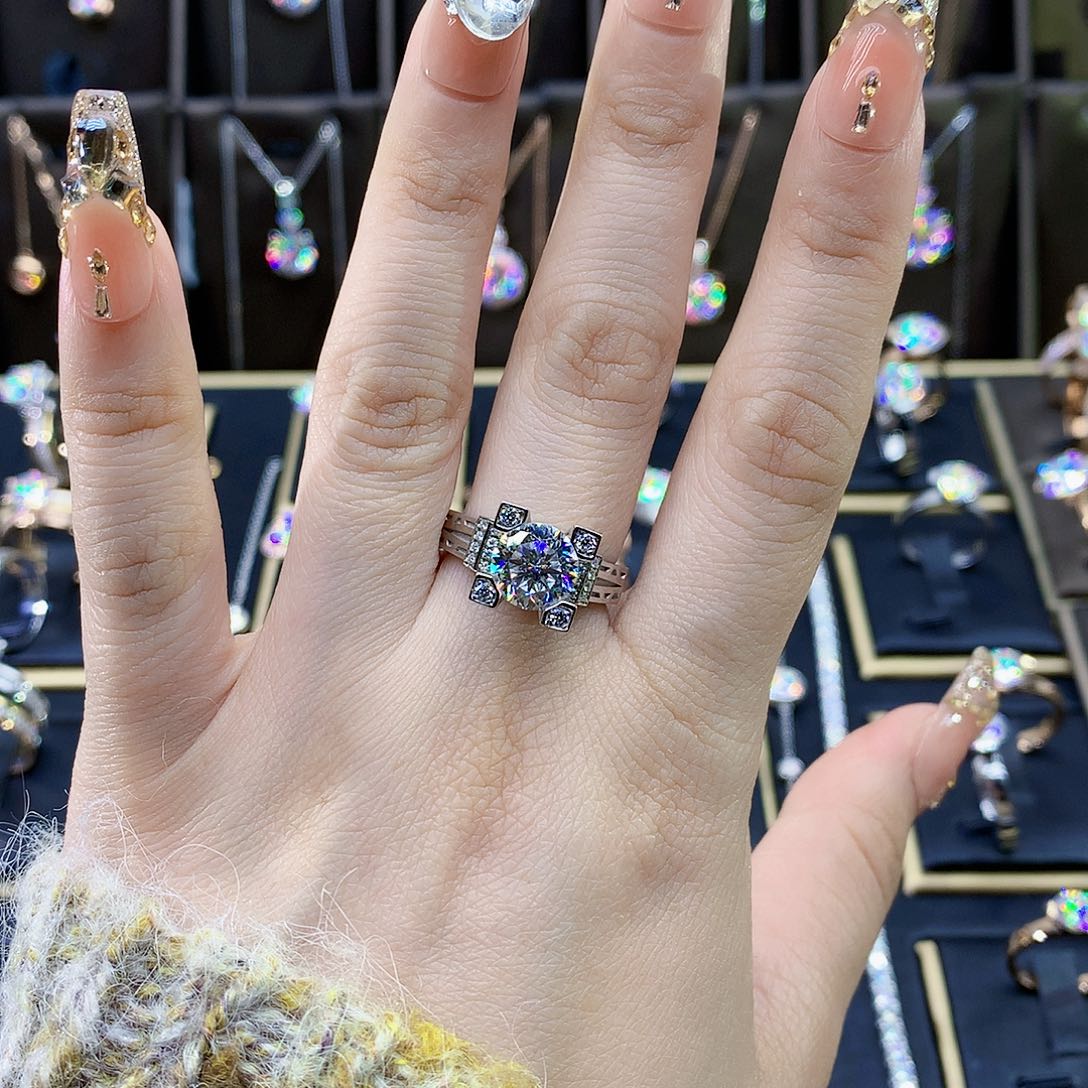 合成碳硅石（莫桑石）戒指/指环18K金镶嵌刘*沙