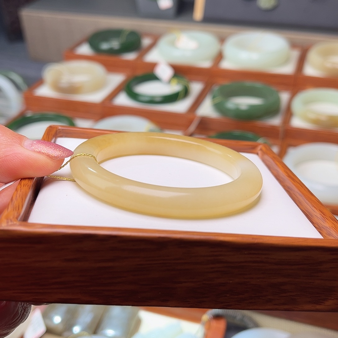 和田玉未镶嵌手镯51