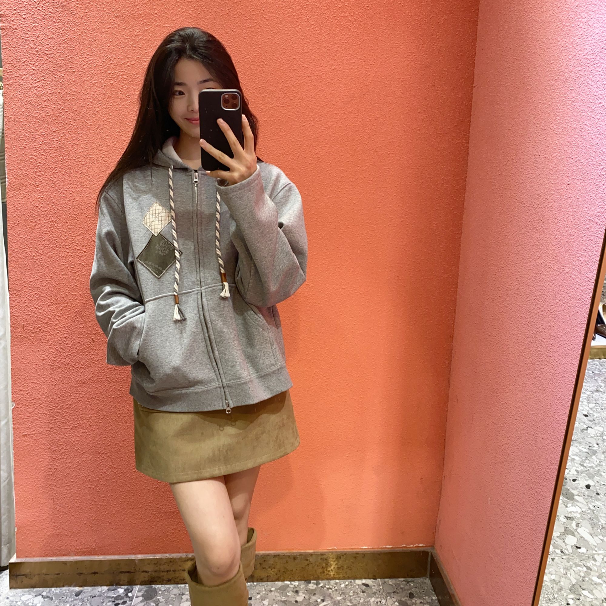 （默茗服装）贴布灰色连帽卫衣