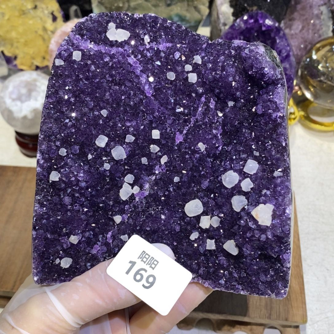 紫晶未镶嵌大型摆件（非配饰）