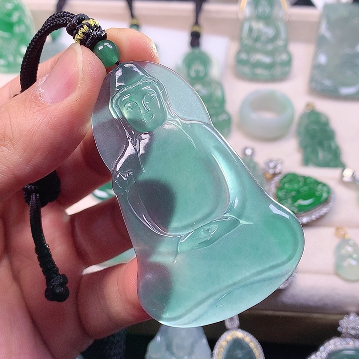 翡翠颈饰未镶嵌翡翠