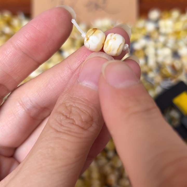 蜜蜡未镶嵌裸石8mm一对