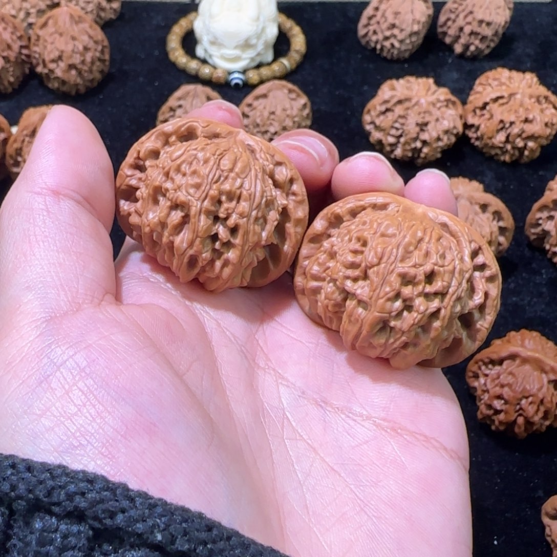 文玩核桃把件42有修白狮子