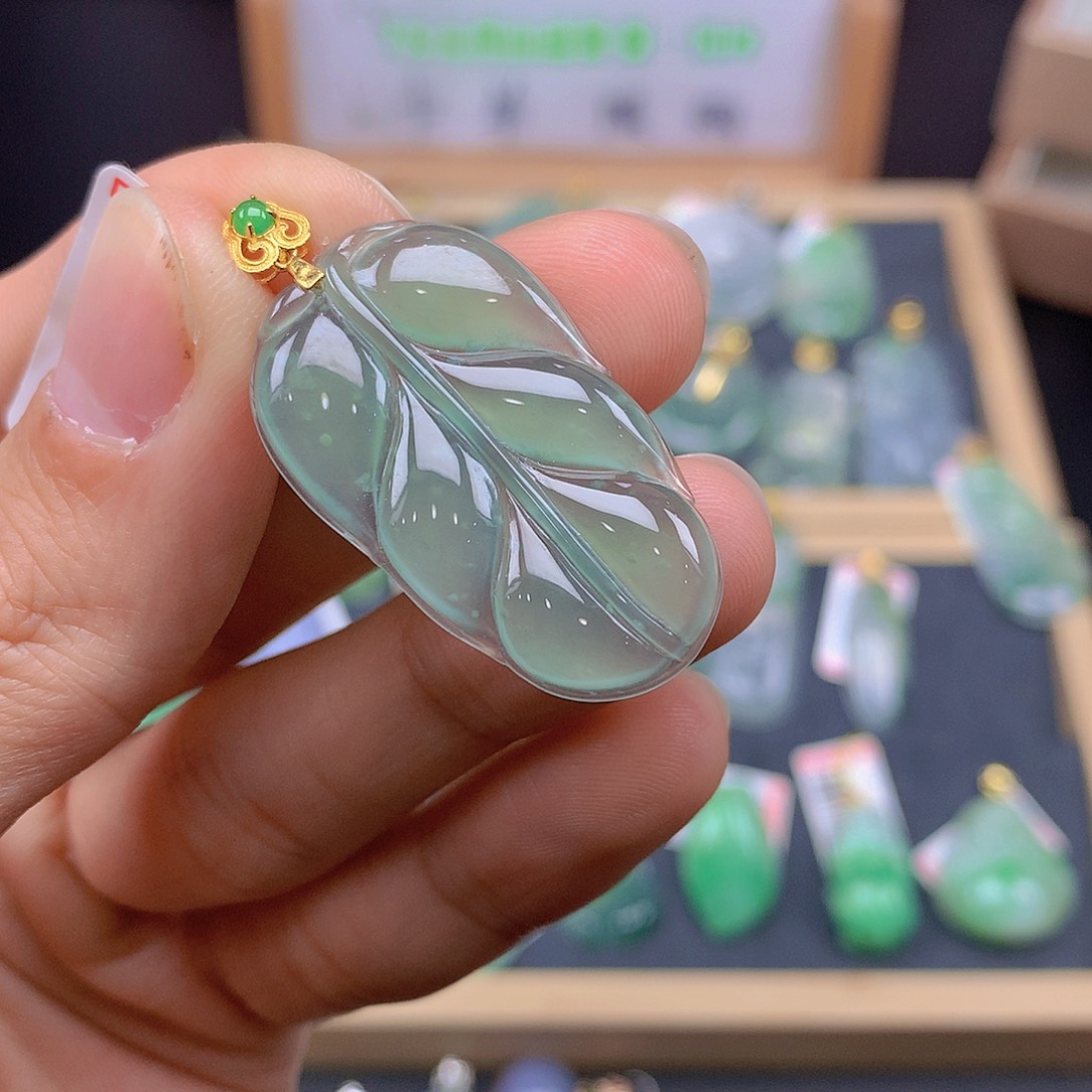 翡翠颈饰18K金镶嵌翡翠