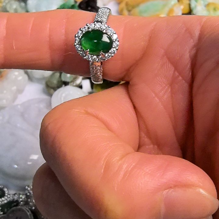 翡翠颈饰未镶嵌戒指