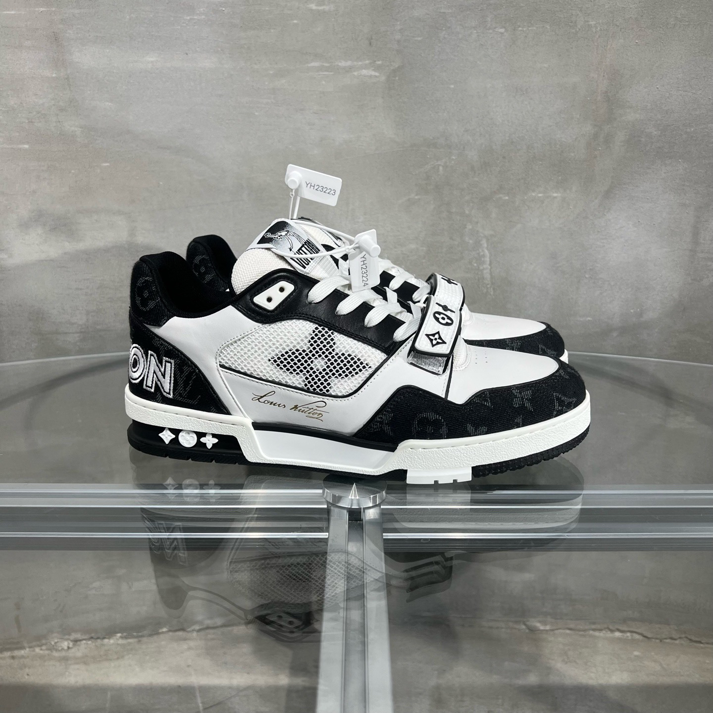 未使用 LouisVuitton/路易威登 Trainer黑白魔术贴42.5码 YH23223
