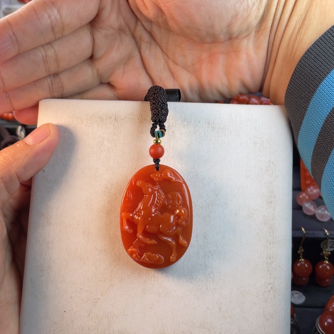 南红玛瑙未镶嵌珠宝奇石马牌吊坠