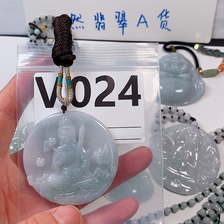 翡翠颈饰未镶嵌天然