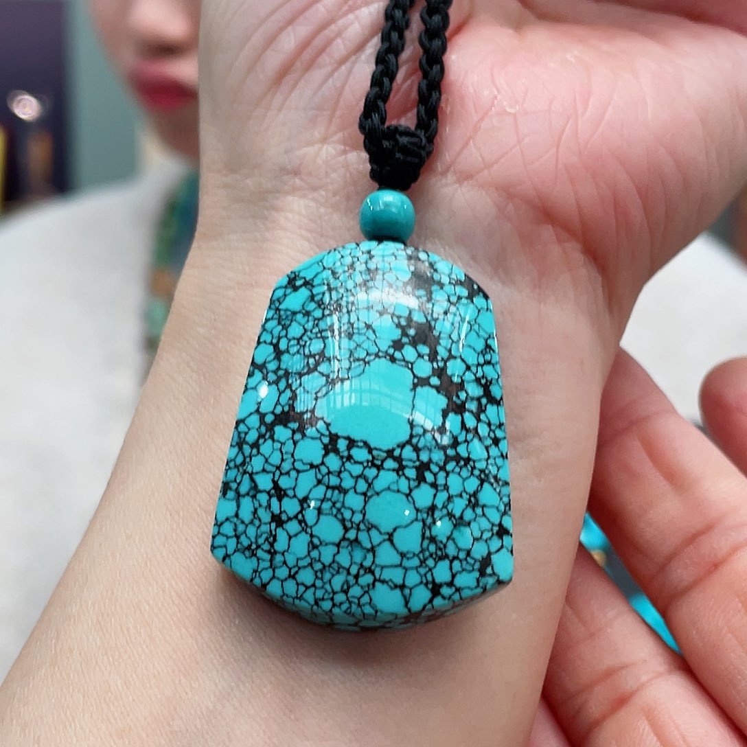 绿松石颈饰未镶嵌