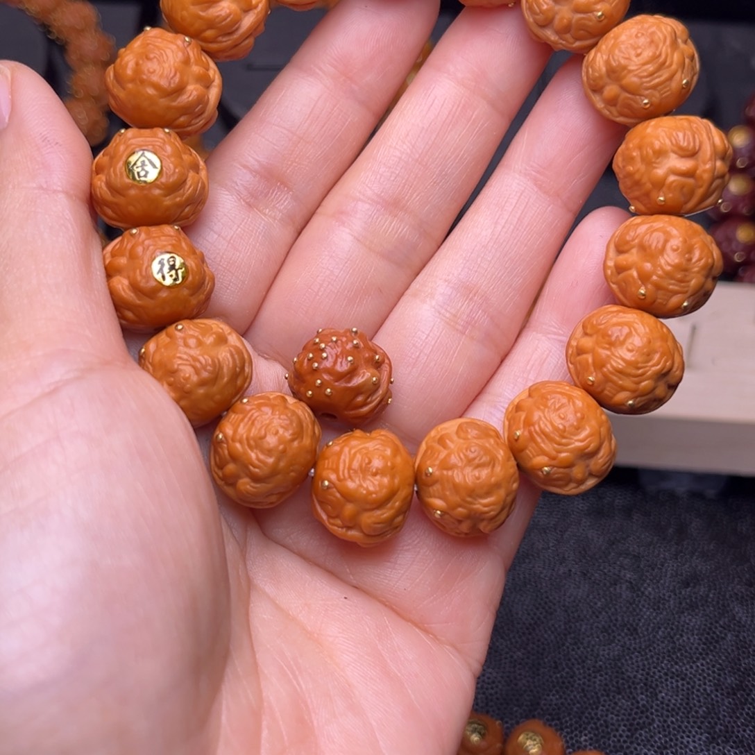 猴头核桃吊坠1.7金蟾镶嵌舍得