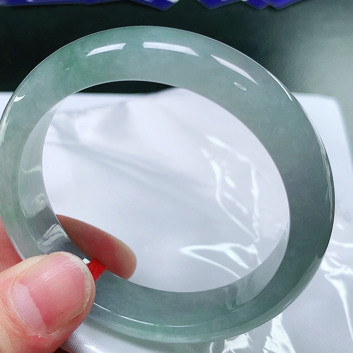 翡翠手镯未镶嵌翡翠手镯未镶嵌