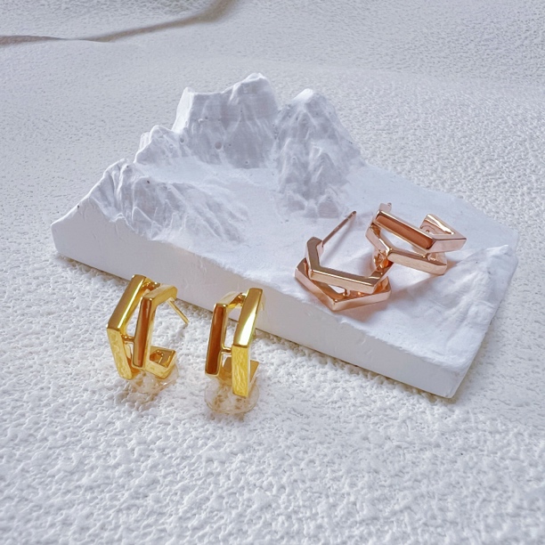 18K玫瑰金几何个性小耳钉小众简约百搭精致气质耳环