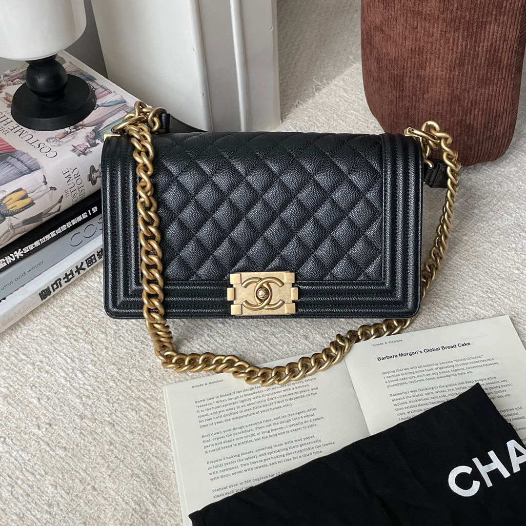 99新 Chanel/香奈儿 黑金牛中号Leboy26开防尘袋JM2-7138