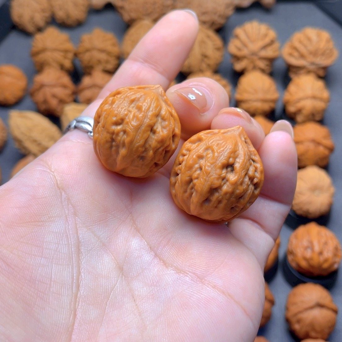 核桃文玩把件小红帽