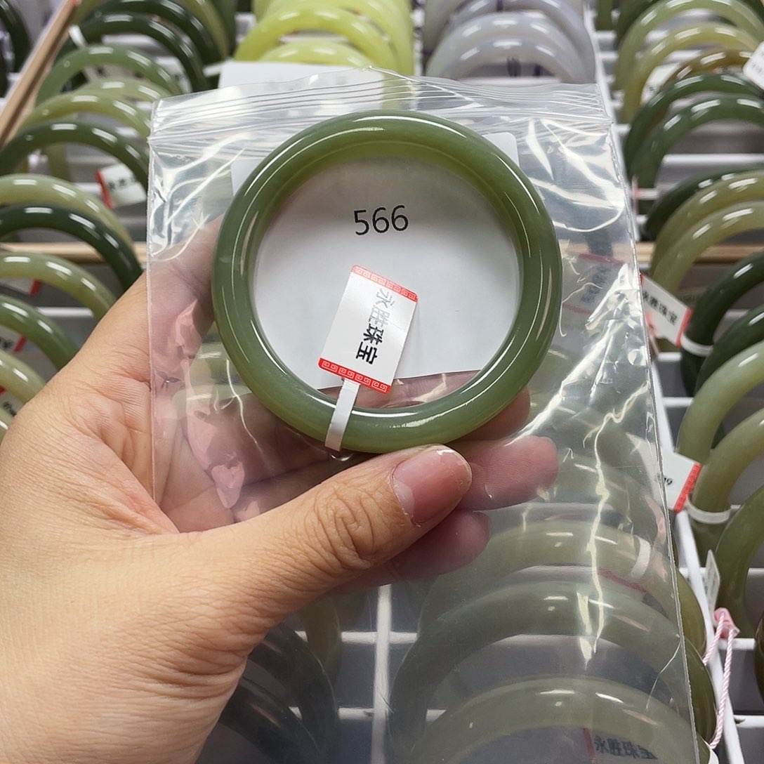 和田玉（糖玉）手镯未镶嵌酷****）566圈口54