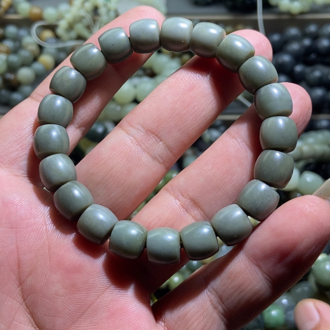 项链未镶嵌和田玉（糖玉）