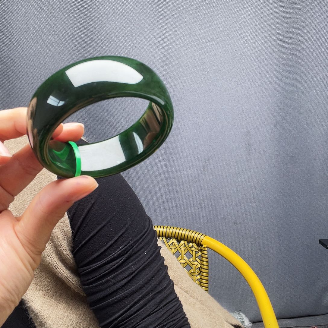 满***神和田玉未镶嵌手镯