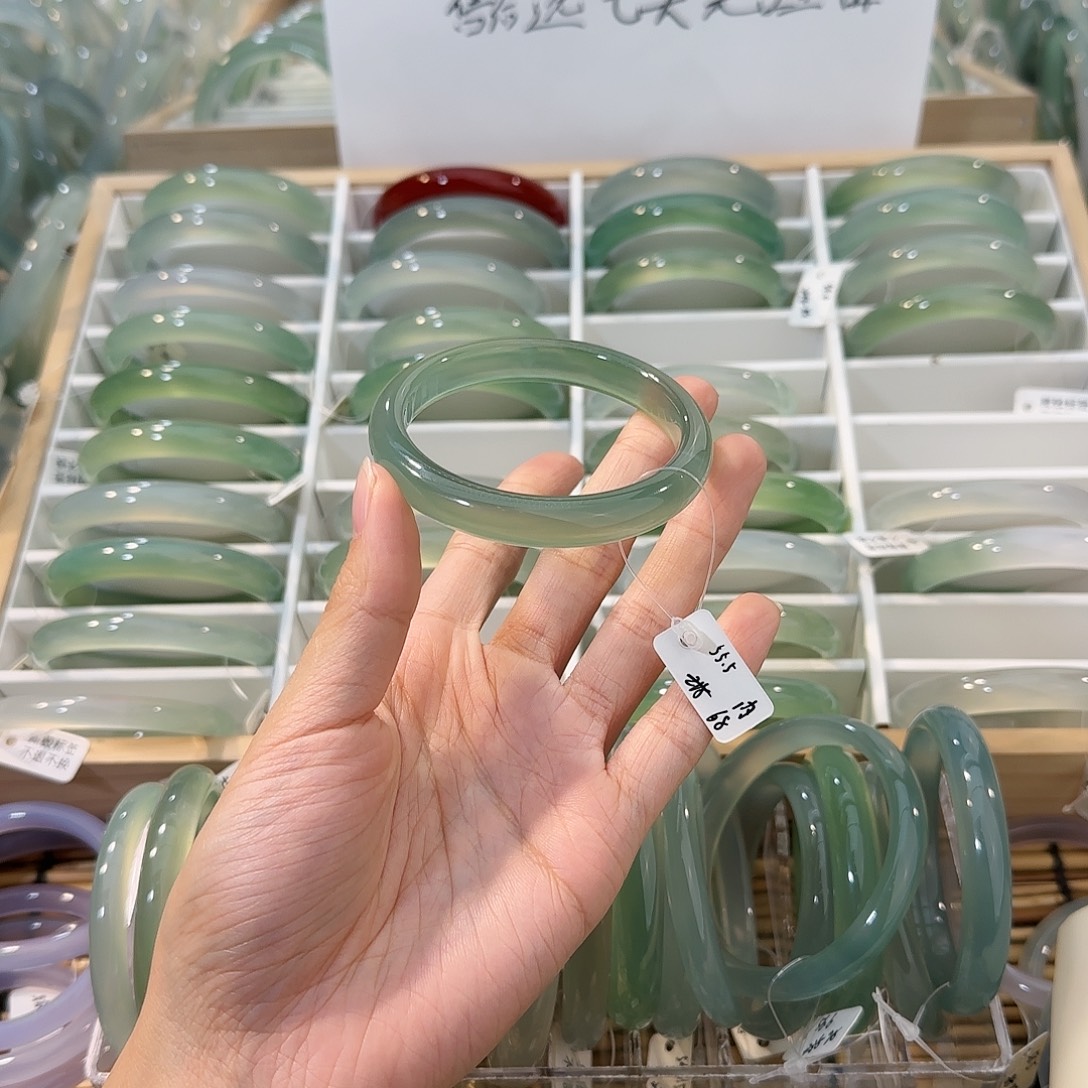 玛瑙/玉髓未镶嵌手镯圈口55.5