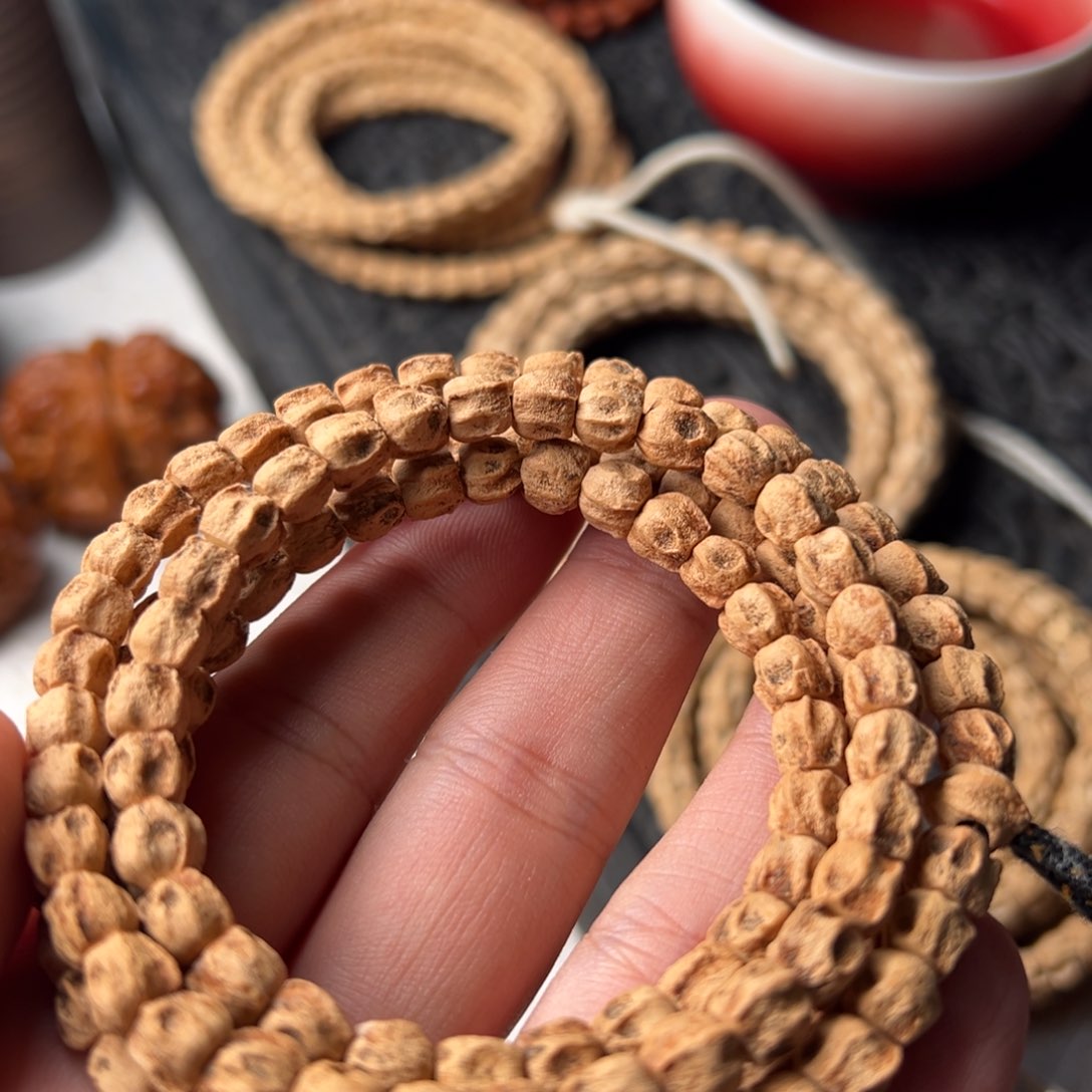 柏香籽/百香籽吊坠虎*?