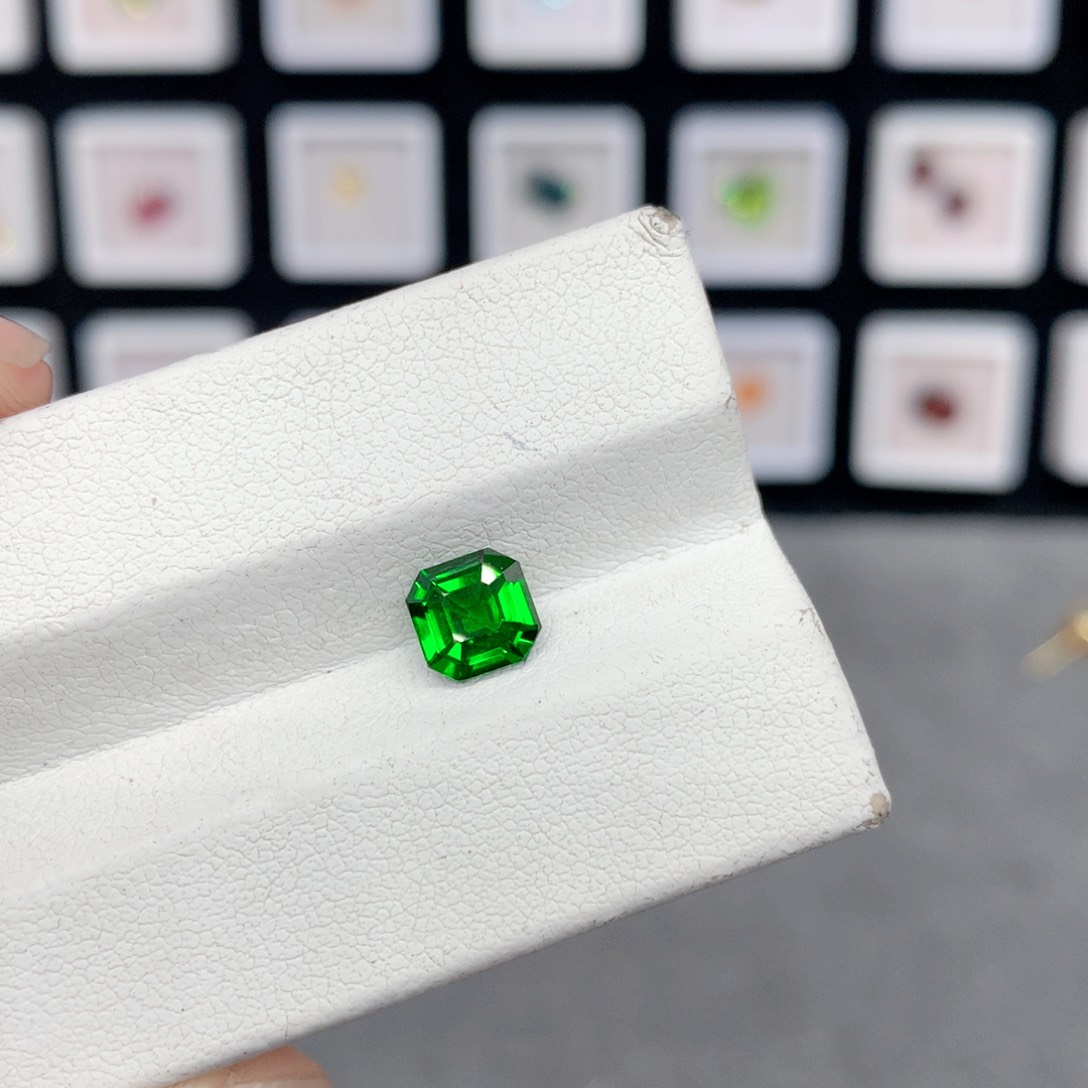 透辉石裸石未镶嵌6*6mm