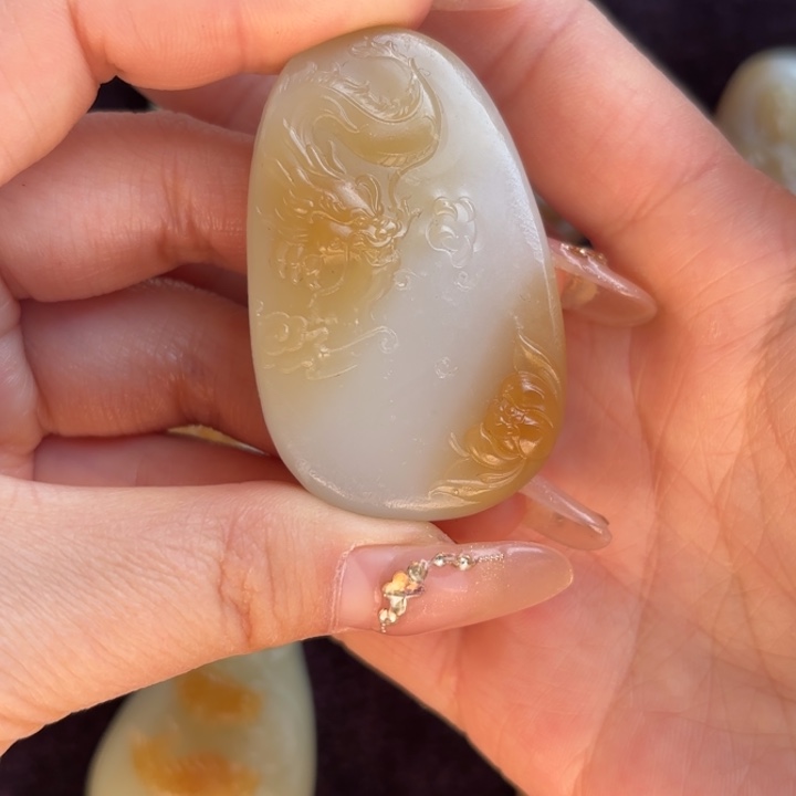 和田玉未镶嵌龙随行吊坠