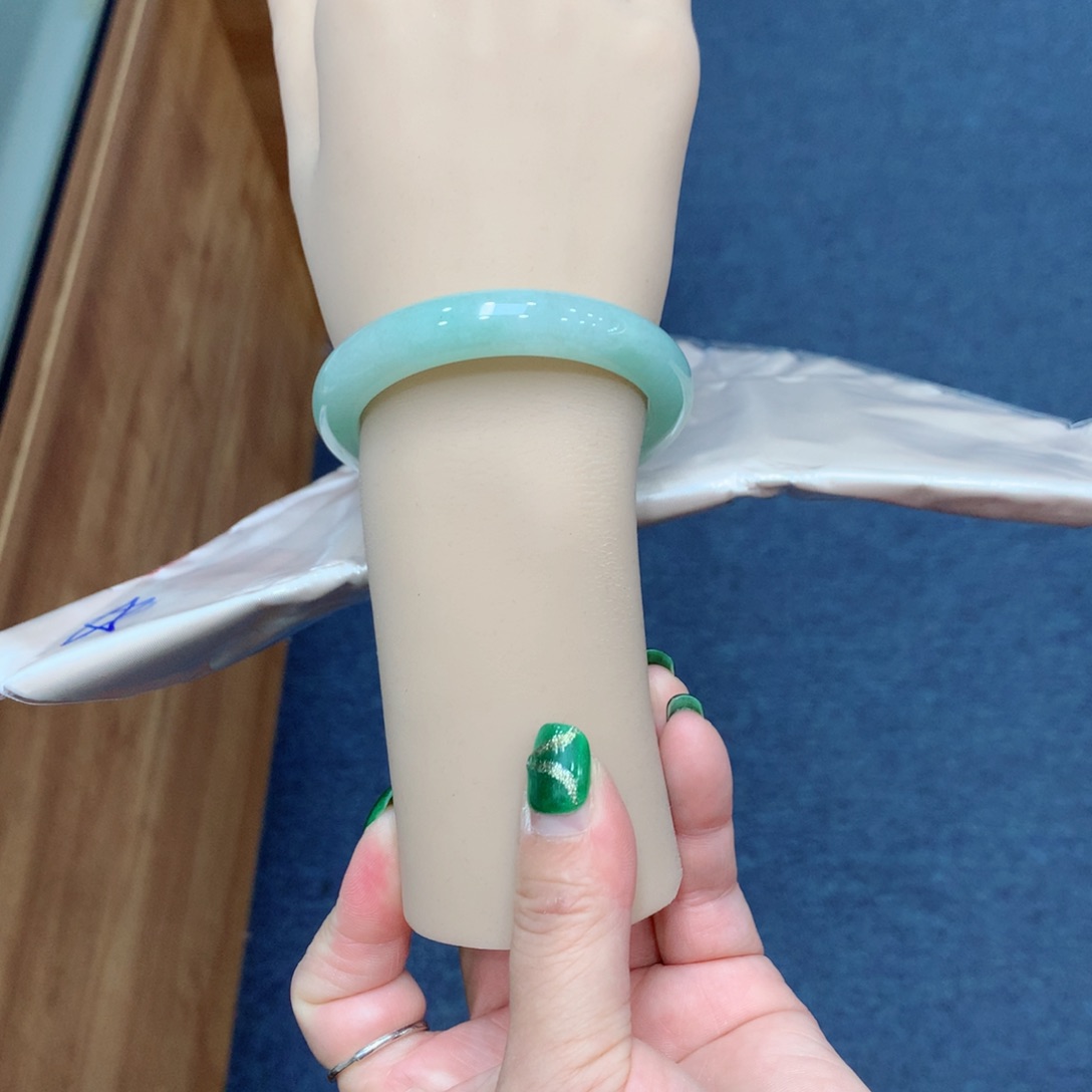 未镶嵌手镯翡翠买断