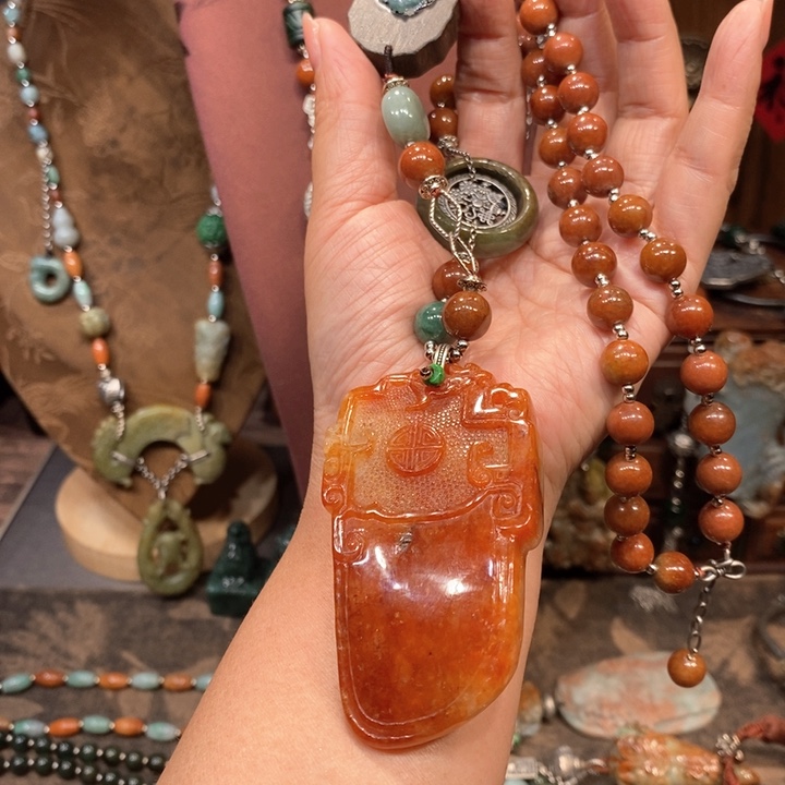 翡翠吊坠(赠链)未镶嵌