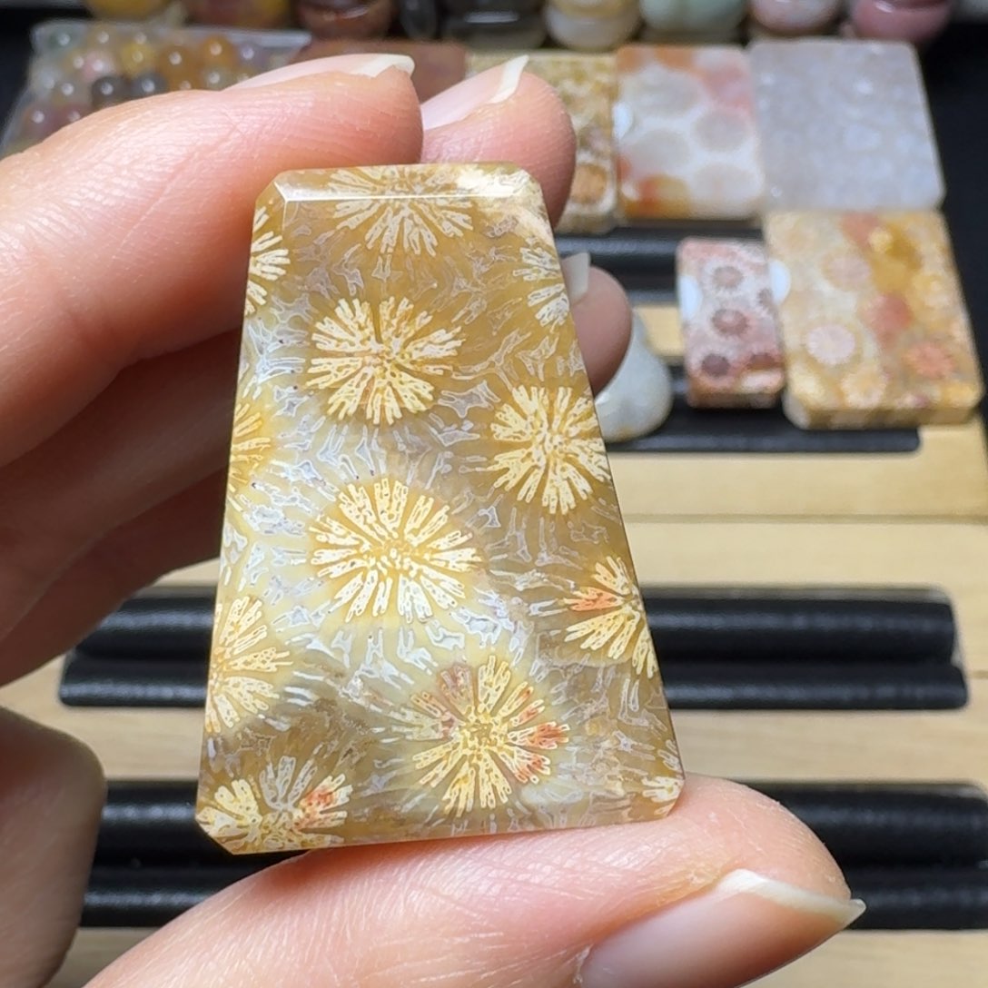 硅化玉有点彩皮未镶嵌