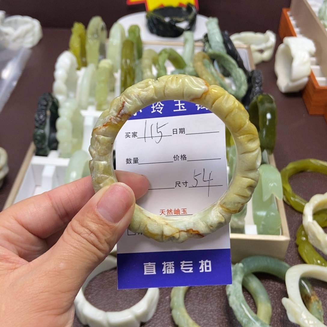 蛇纹石玉手镯未镶嵌