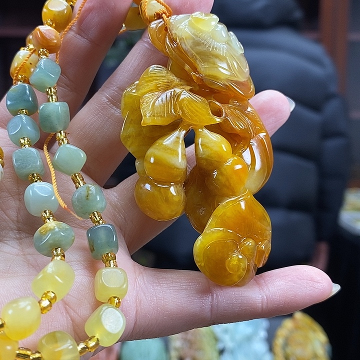 阿***东蛇纹石玉未镶嵌颈饰