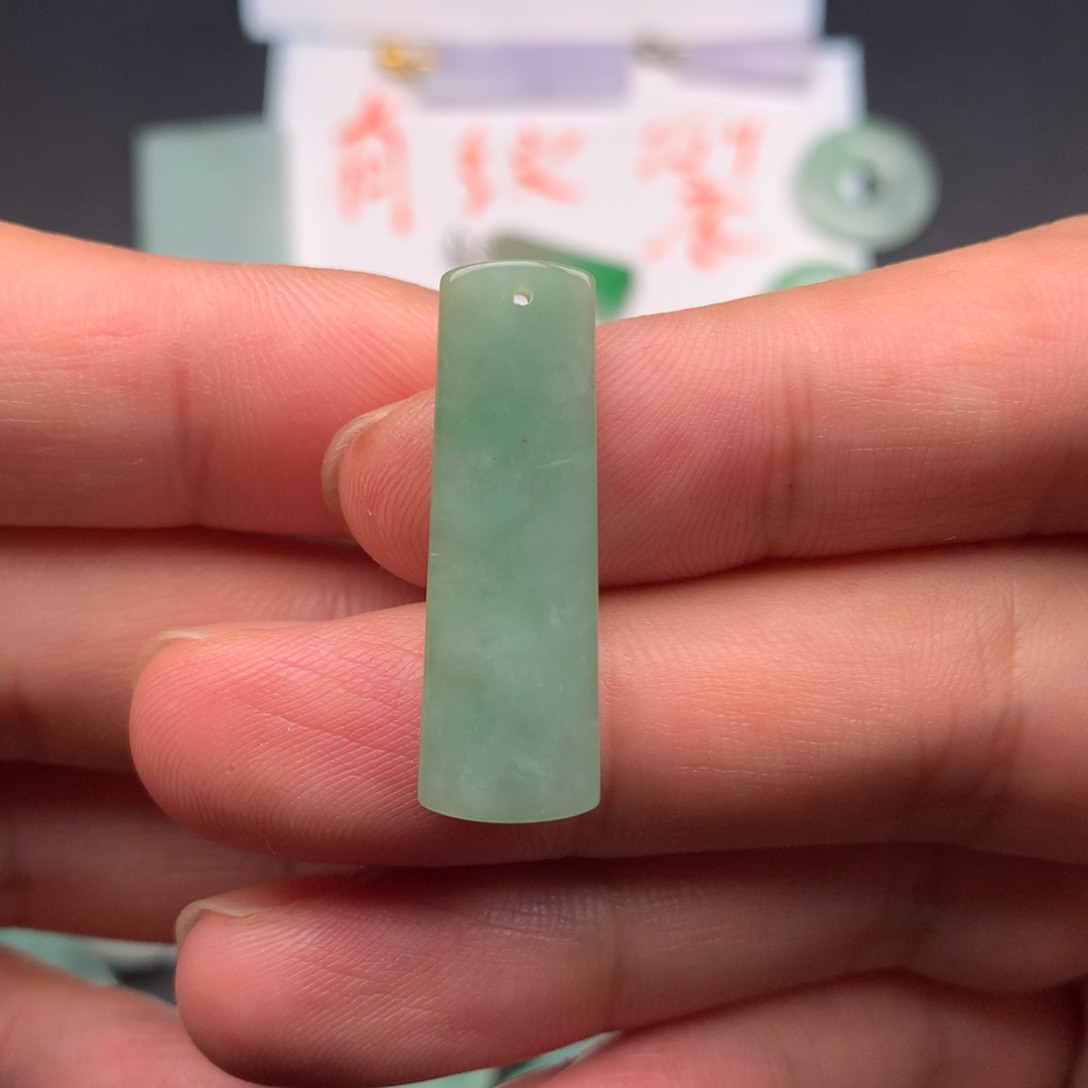 翡翠未镶嵌颈饰M****五