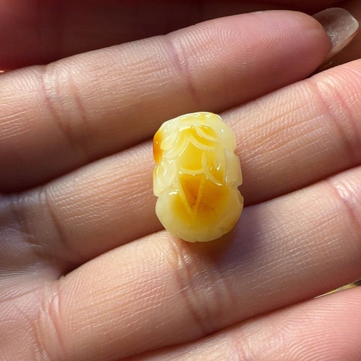 蜜蜡颈饰未镶嵌蜜蜡俏色貔貅吊坠