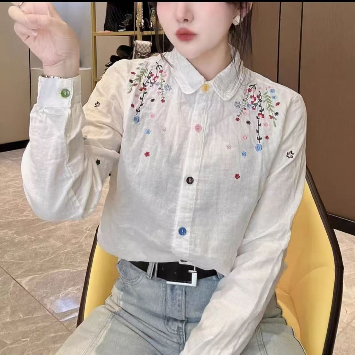 高品质春季刺绣花朵彩色纽扣宽松显瘦百搭长袖衬衫女大码洋气上衣