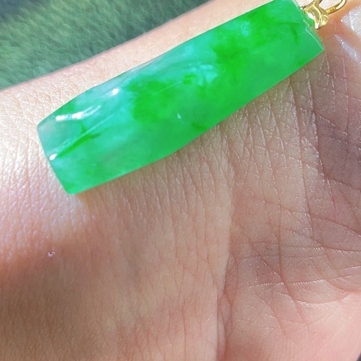 翡翠18K金镶嵌颈饰翡翠