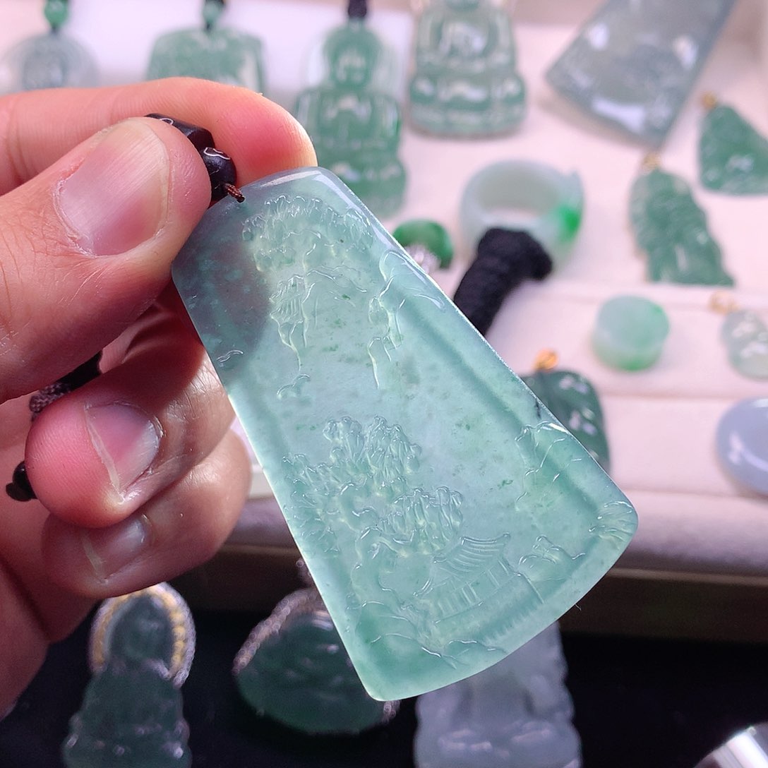 翡翠颈饰未镶嵌翡翠