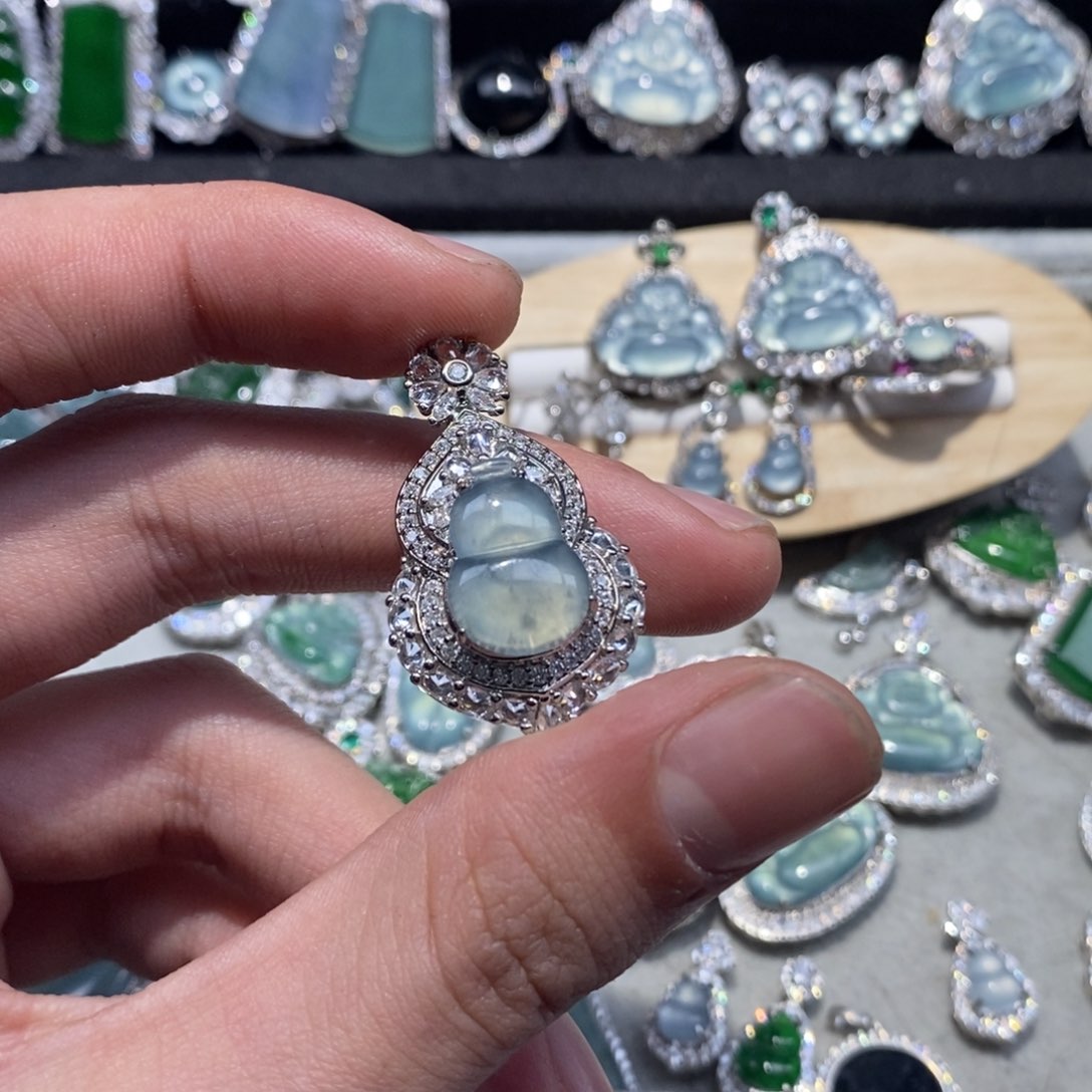 翡翠颈饰未镶嵌翡翠