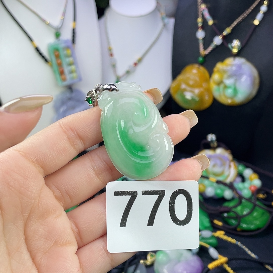 翡翠未镶嵌吊坠(赠链)