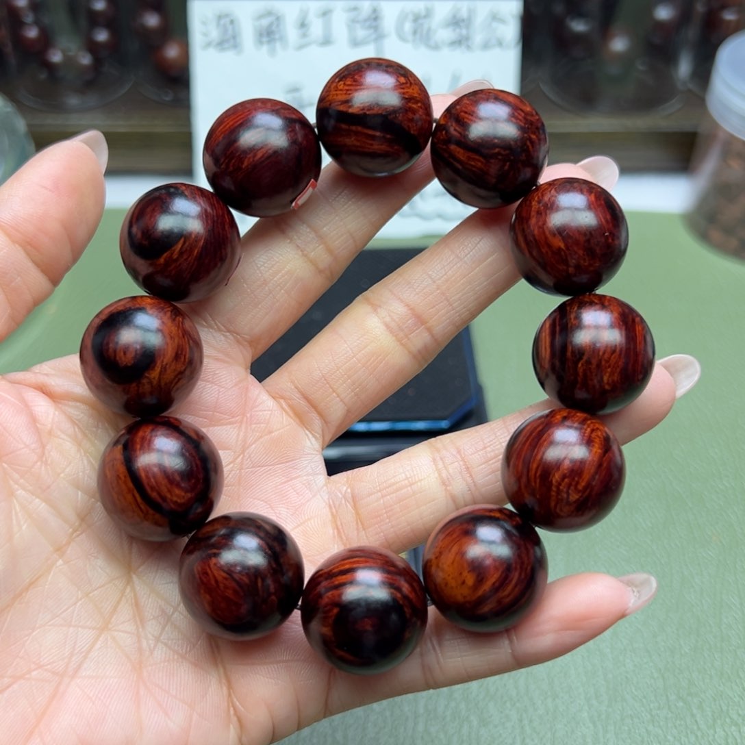 降真香其他轉*海南红降2.0鸽血红黑金火焰纹满结油微暇