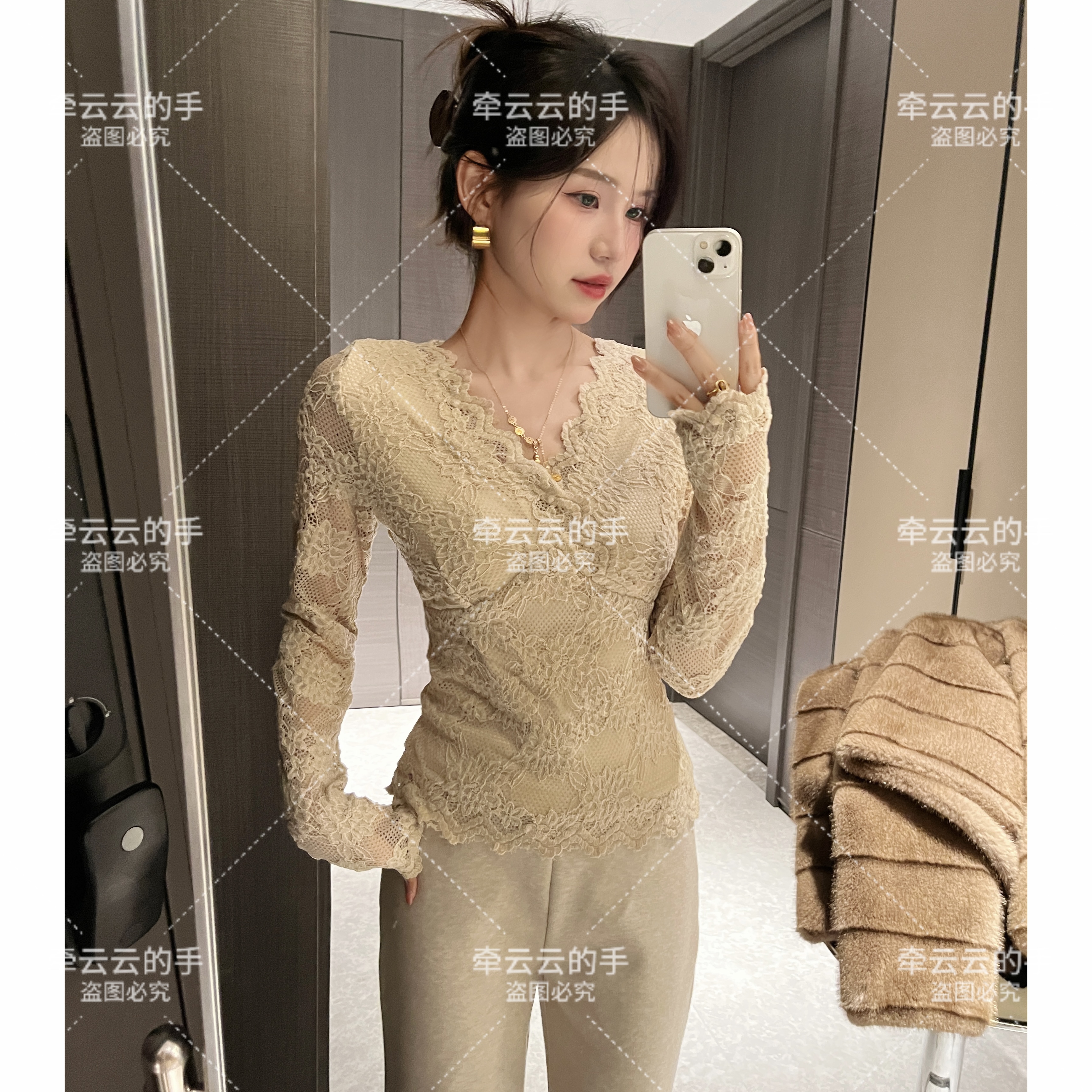 L & L 云云【加绒磨毛/迷人精】新款高级感V领加绒时尚蕾丝显瘦8003