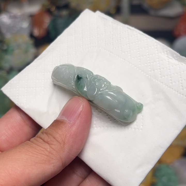 翡翠颈饰未镶嵌吊坠