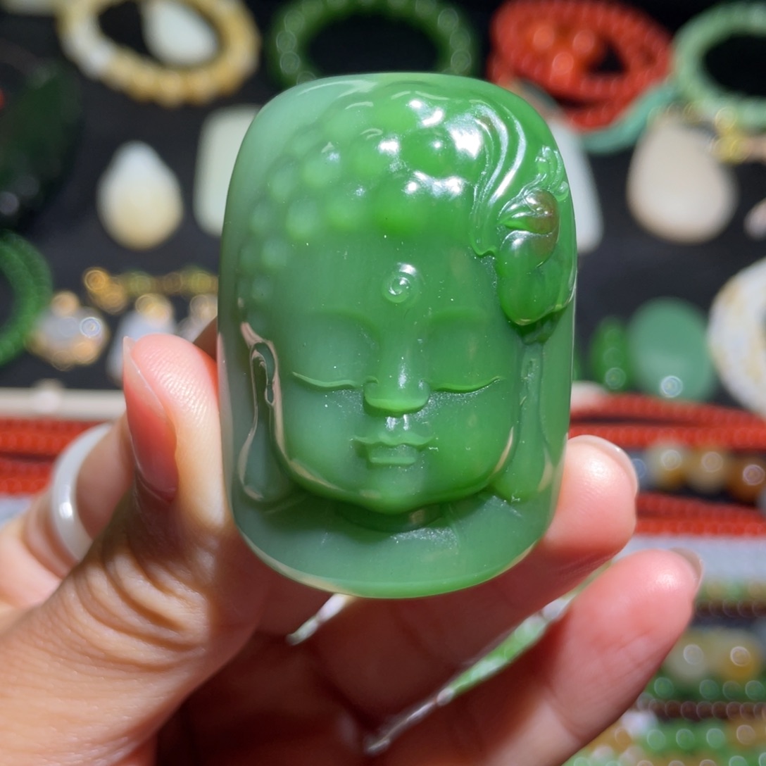 和田玉（碧玉）碧玉老料起荧光宝宝佛挂件未镶嵌