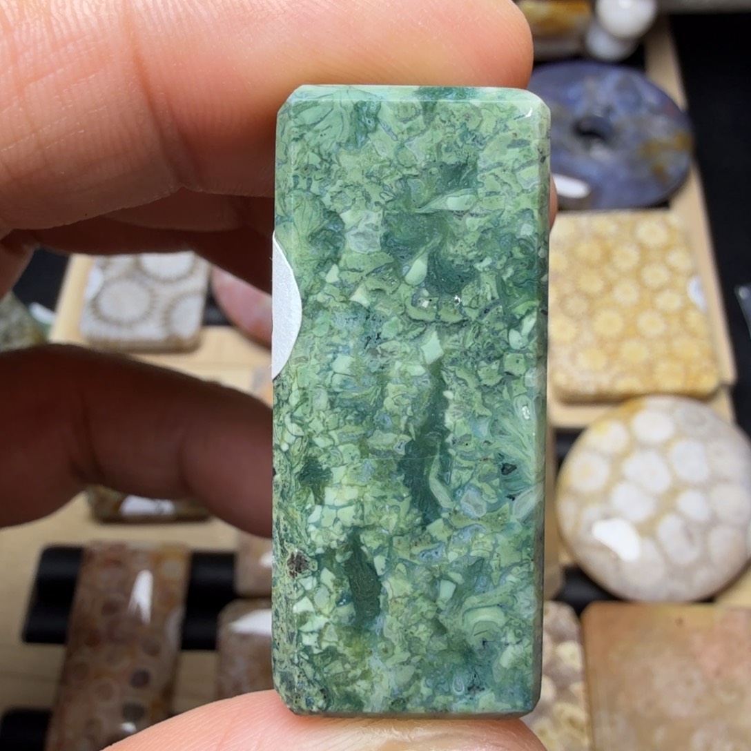 硅化玉未镶嵌纯天然色有机玉石保真色瑕疵特价不退换